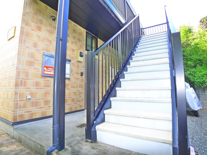 物件外観写真5　(エントランス部分)