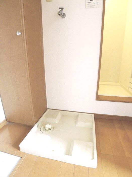 物件内観写真13　(洗濯機置場)