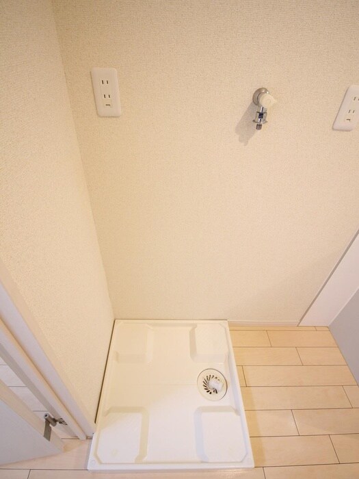 物件内観写真16　(洗濯機置場)