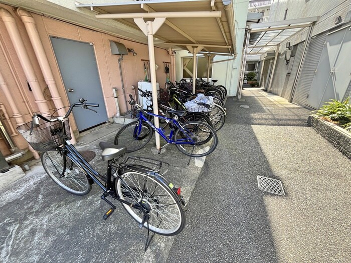 物件外観写真4　(駐輪場)