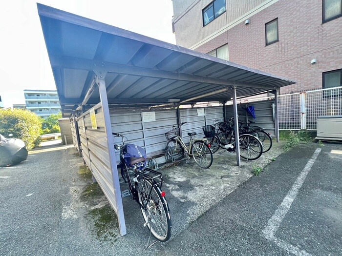 物件外観写真3　(駐輪場)