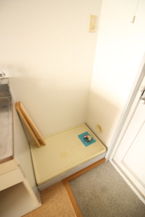 物件内観写真13　(洗濯機置場)