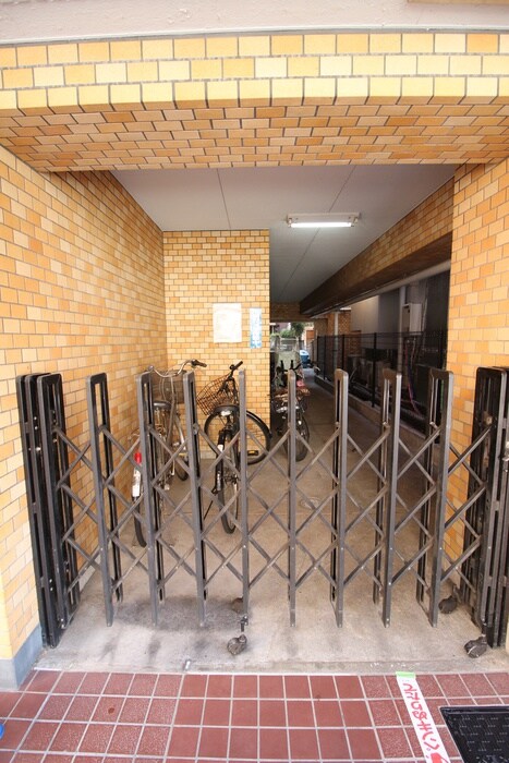 物件外観写真5　(駐輪場)