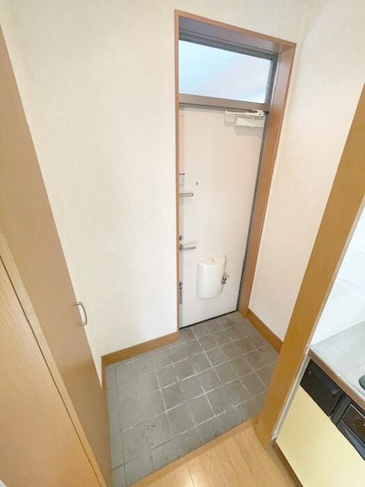 物件内観写真6　(玄関)