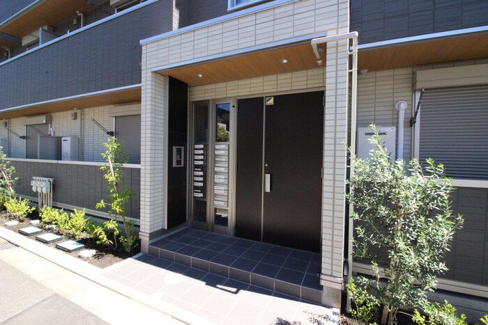 物件外観写真3　(エントランス部分)
