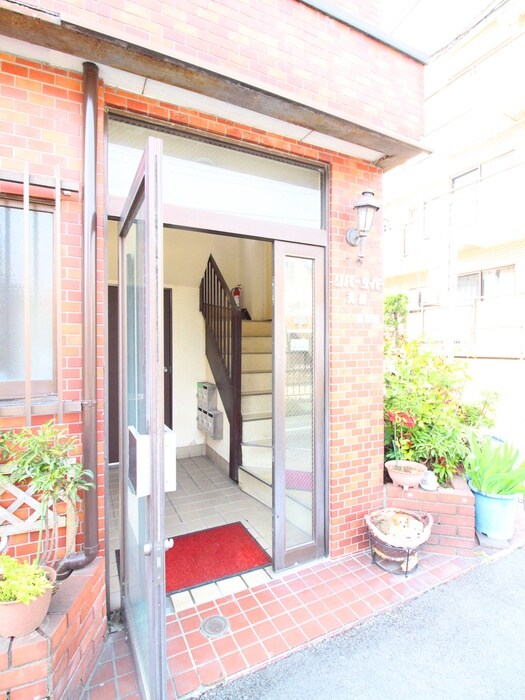 物件外観写真3　(エントランス部分)