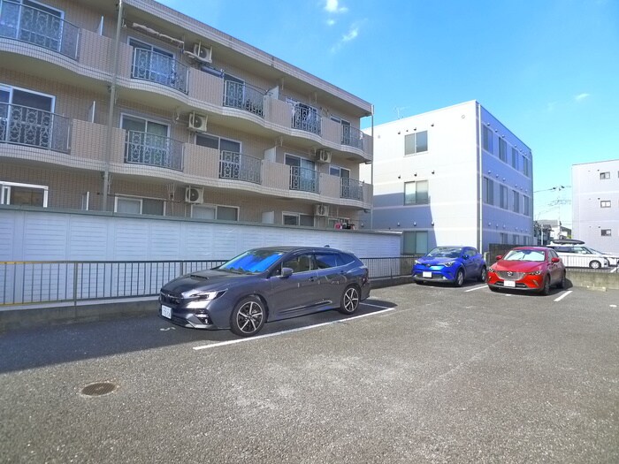 物件外観写真4　(駐車場)