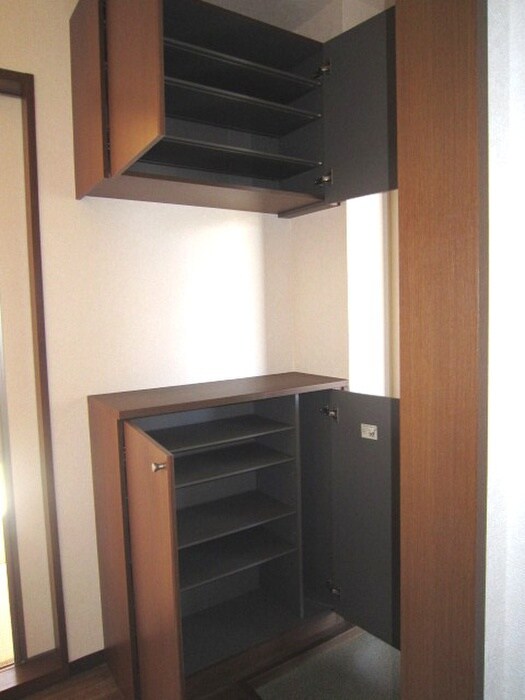 物件内観写真5　(靴箱)