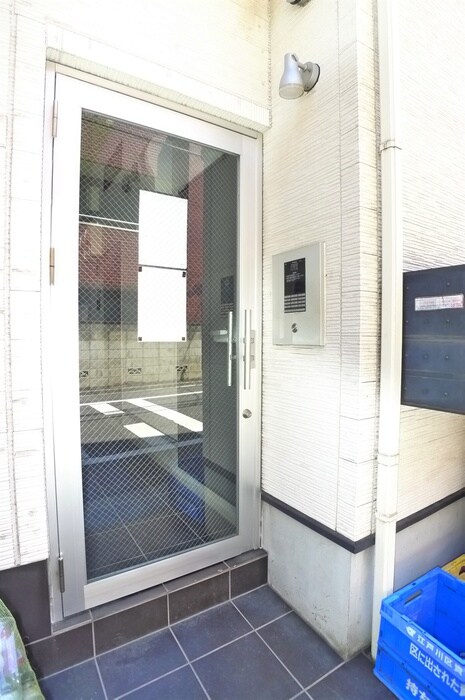 物件外観写真3　(エントランス部分)