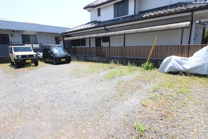 物件外観写真4　(駐車場)