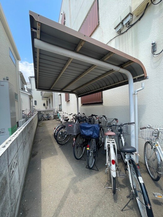 物件外観写真5　(駐輪場)