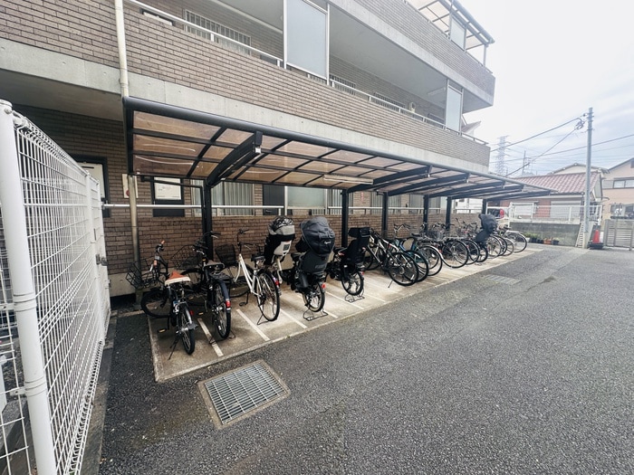 物件外観写真4　(駐輪場)