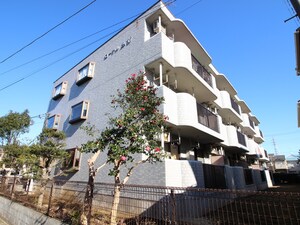 ロイヤルプレイス泉台外観写真
