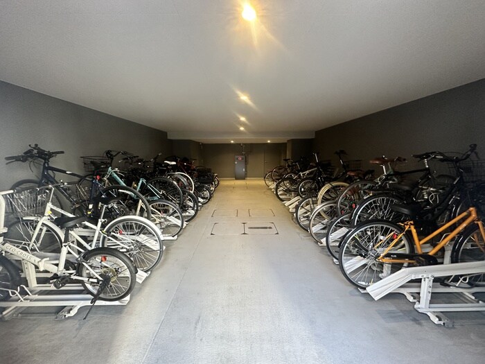 物件外観写真4　(駐輪場)