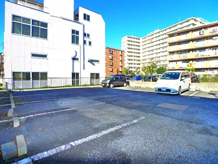 物件外観写真5　(駐車場)