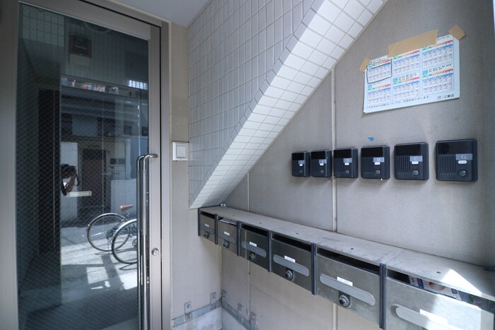 物件外観写真4　(エントランス部分)