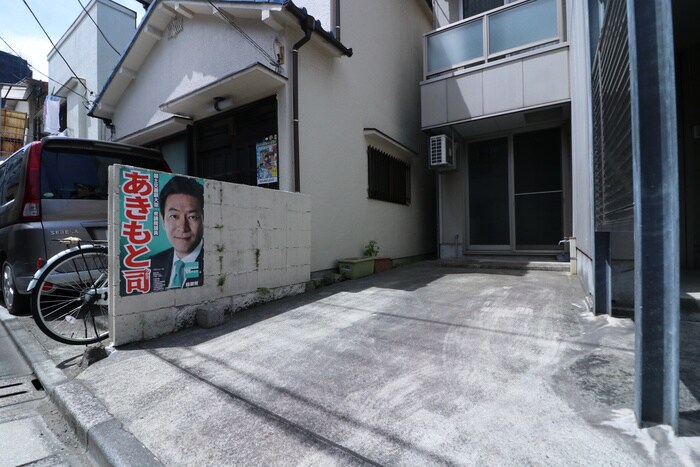 物件外観写真6　(駐車場)