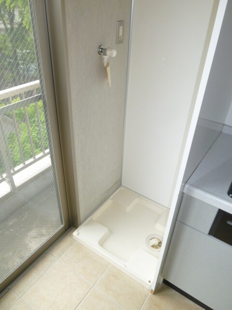 物件内観写真15　(洗濯機置場)