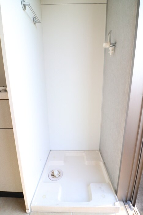 物件内観写真16　(洗濯機置場)