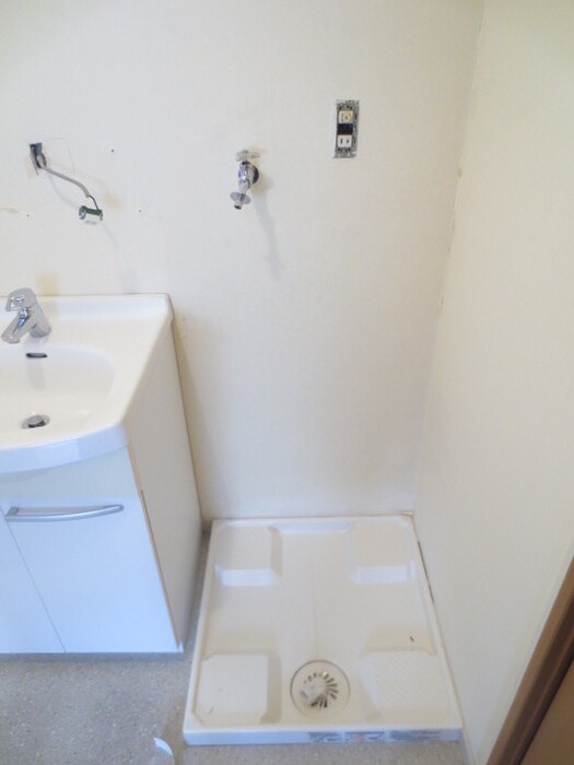 物件内観写真7　(洗濯機置場)