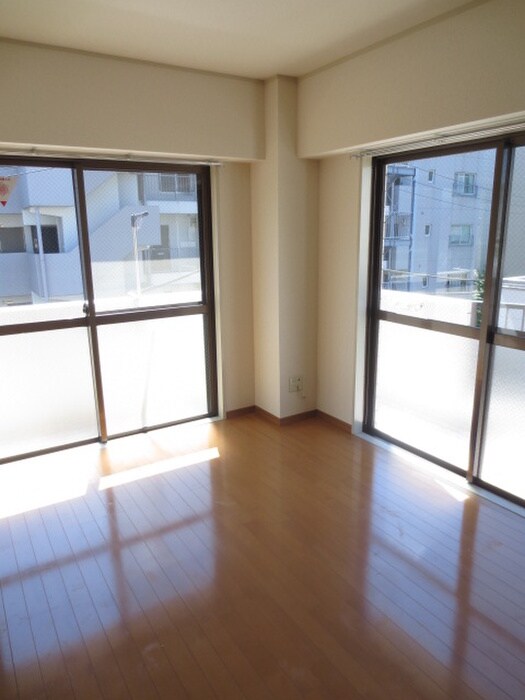 物件内観写真12　(室内からの展望)