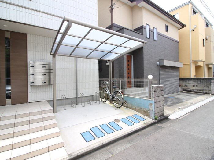 物件外観写真3　(駐輪場)