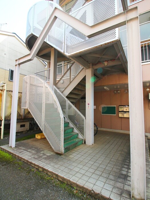 物件外観写真6　(エントランス部分)