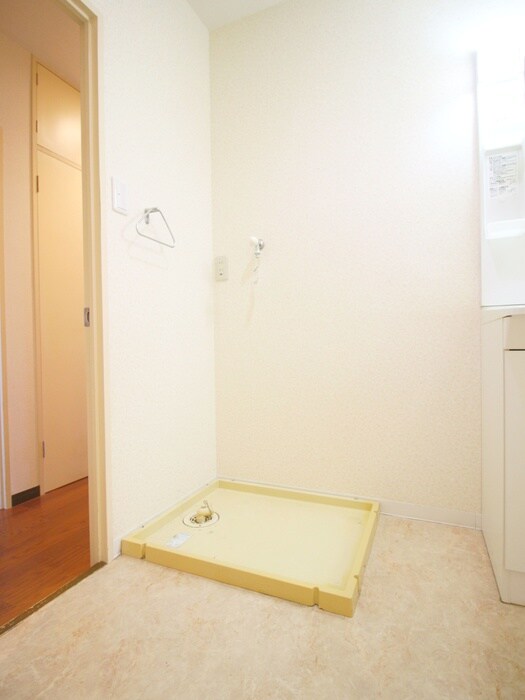 物件内観写真14　(洗濯機置場)