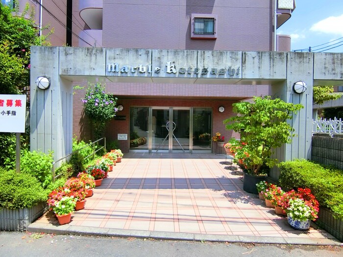 物件外観写真2　(エントランス部分)