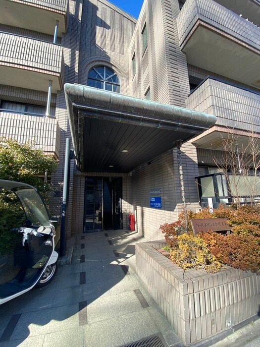 物件外観写真3　(エントランス部分)