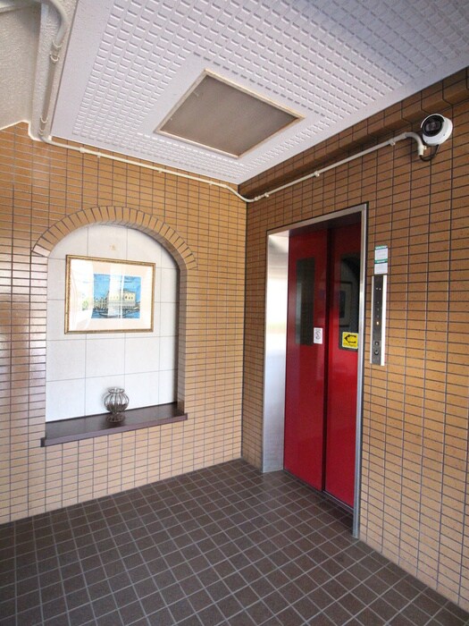 物件外観写真5　(エントランス部分)