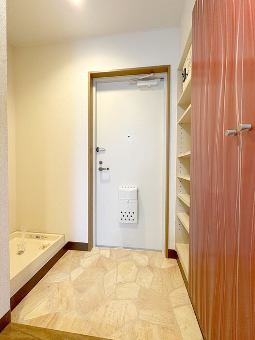 物件内観写真16　(玄関)