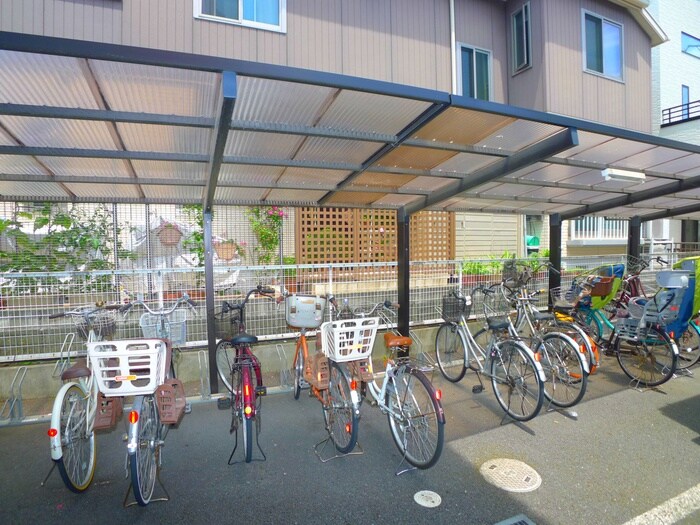 物件外観写真4　(駐輪場)