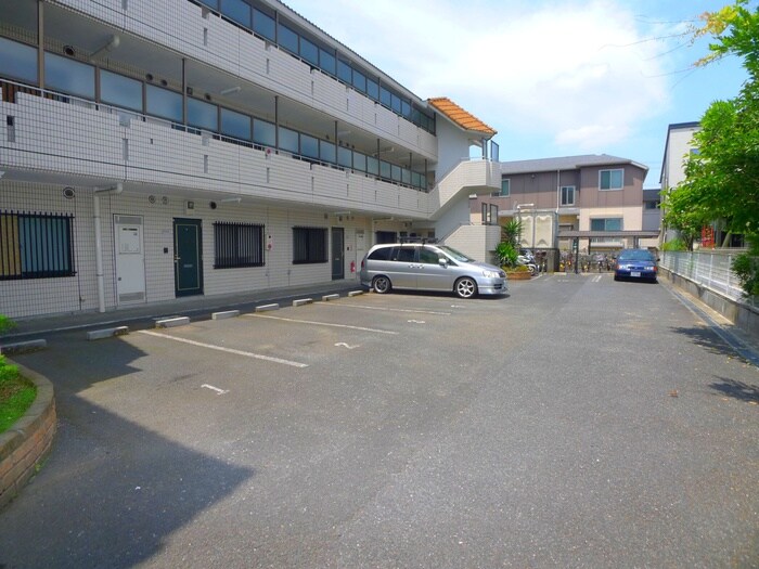 物件外観写真5　(駐車場)