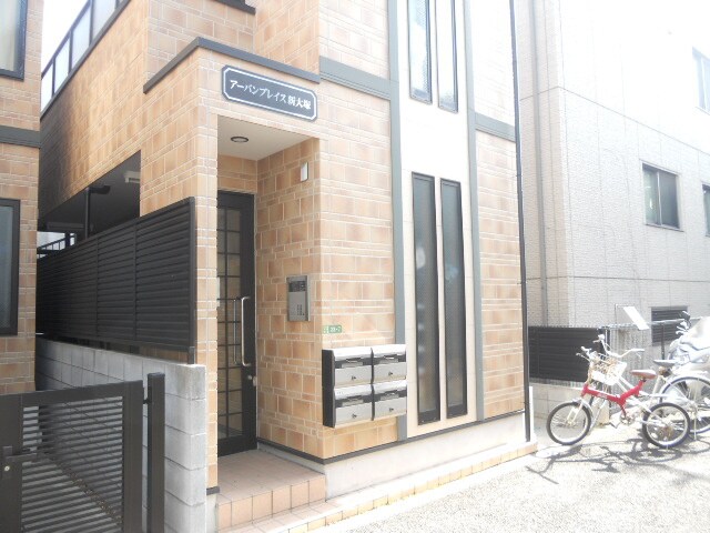 物件外観写真2　(エントランス部分)