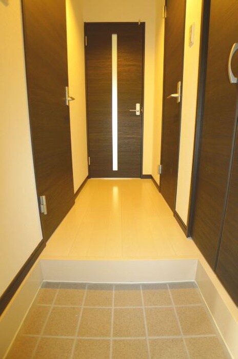 物件内観写真7　(玄関)