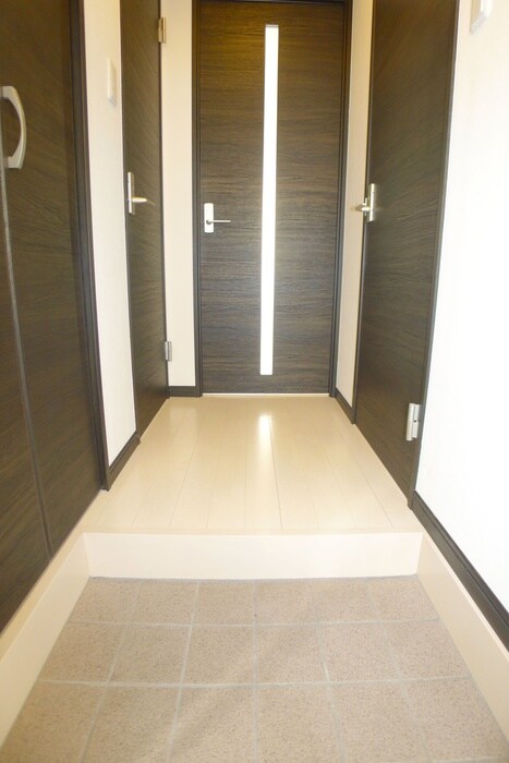 物件内観写真7　(玄関)