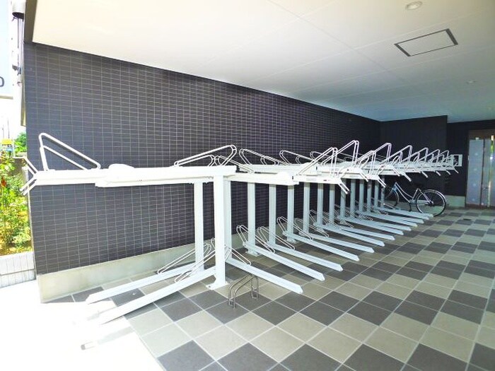 物件外観写真3　(駐輪場)