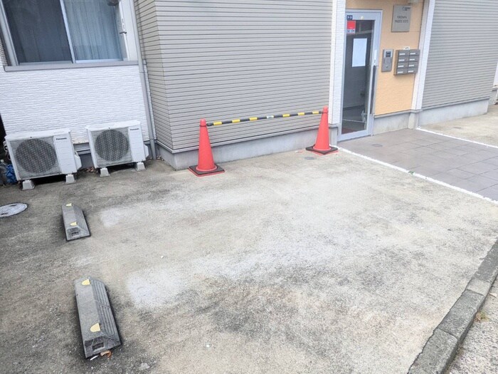 物件外観写真5　(エントランス部分)