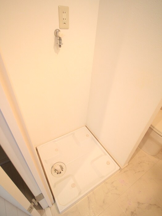 物件内観写真15　(洗濯機置場)