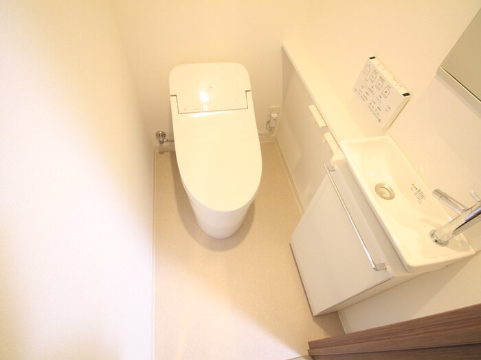 物件内観写真14　(トイレ)