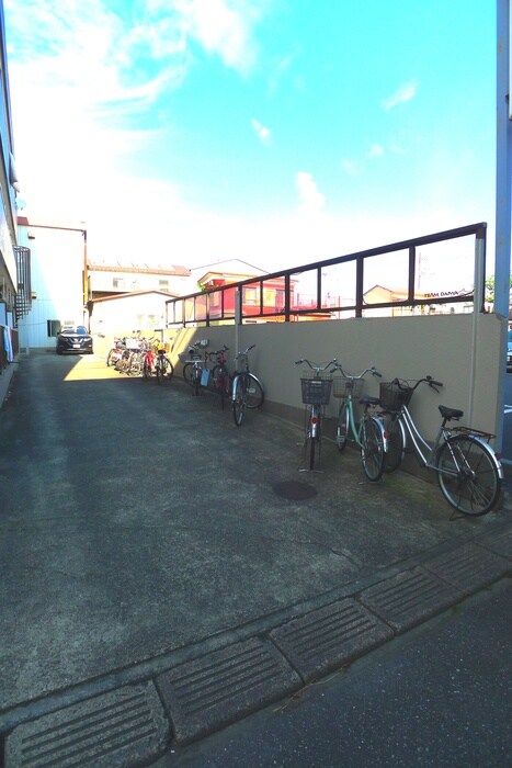 物件外観写真4　(駐輪場)
