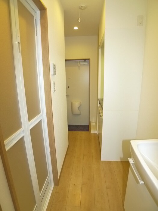 物件内観写真18　(玄関)