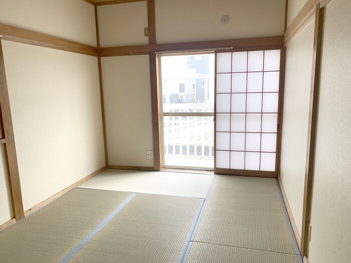 ｻﾝｸﾞﾚ-ｽの内観写真