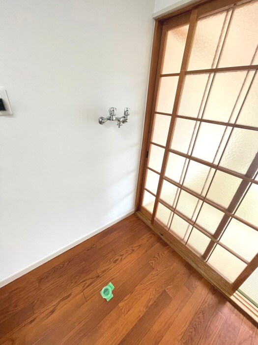 物件内観写真16　(洗濯機置場)