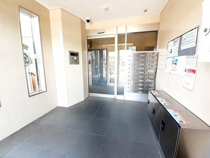 物件外観写真2　(エントランス部分)