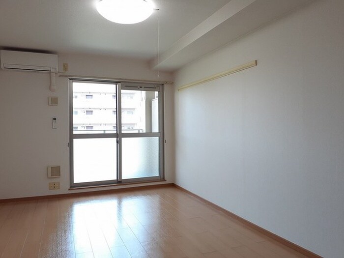 物件内観写真4　(居室)