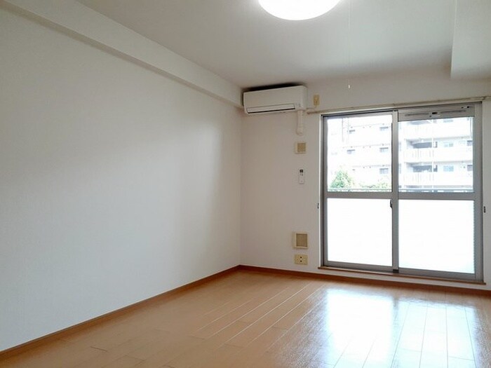 物件内観写真7　(室内からの展望)