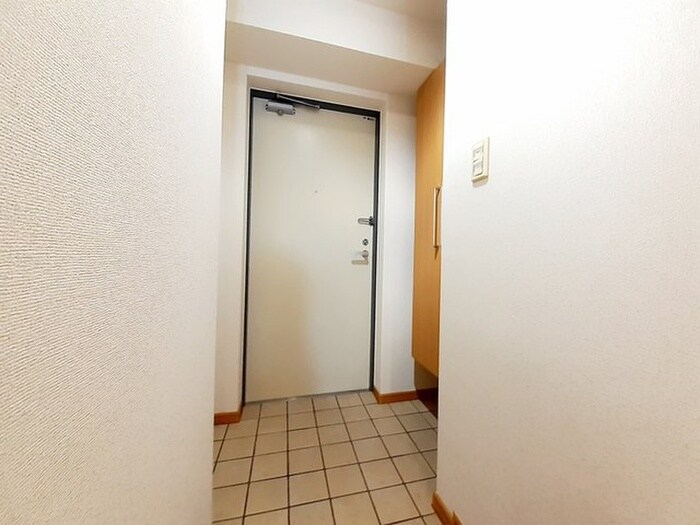 物件内観写真10　(玄関)