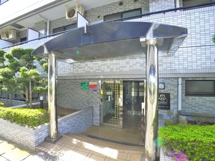 物件外観写真2　(エントランス部分)